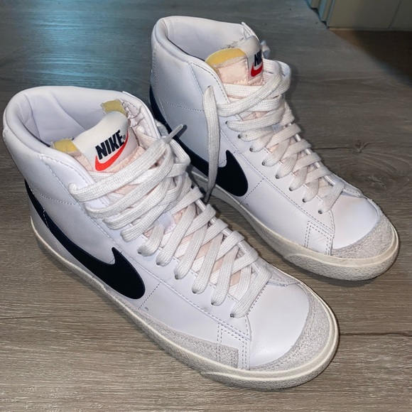 Nike Shoes - Women’s Nike Blazer Mid ‘77 Vintage